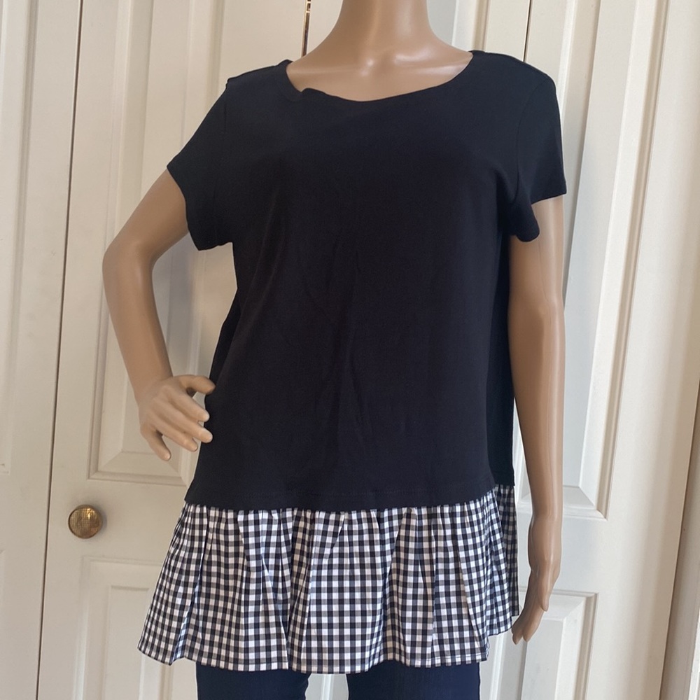 Halogen Womens Size Large Black & Checkered Cute Tee. Ruffle. Great Material.